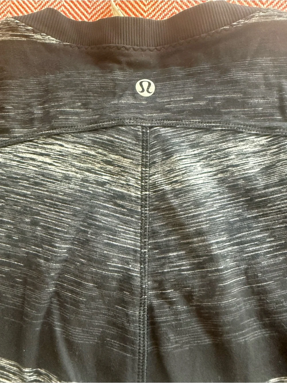 Lululemon Happy Yin Year Crewneck Sweatshirt Thumbholes Heathered Black Gray 10